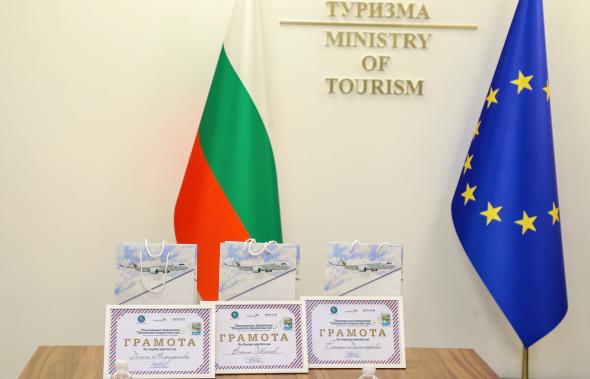 „България Еър“ подкрепи националната инициатива „Пощенска картичка от…“ с подаръци за победителите